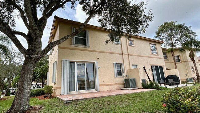 Building Photo - 677 NW 170th Terrace