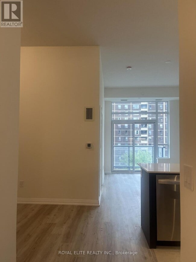 Photo du bâtiment - 3270 Sheppard Ave E