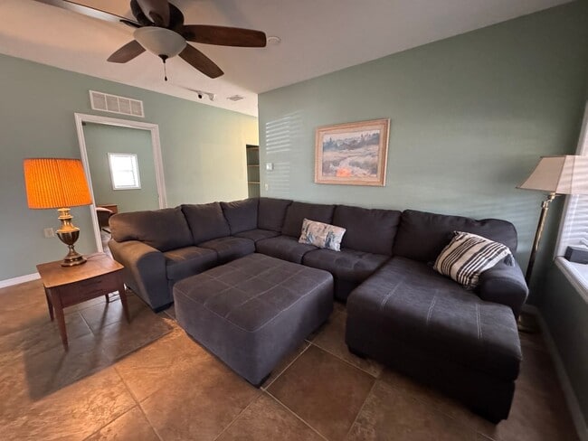 Building Photo - Spacious (Almost 3,000 sq ft) 6 Bedroom, 3 Bath Furnished Home – Live Oak, FL