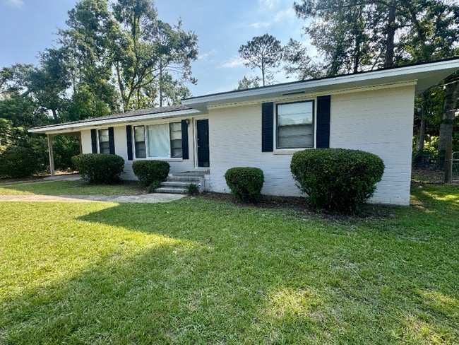Building Photo - 2107 Hillcrest Dr