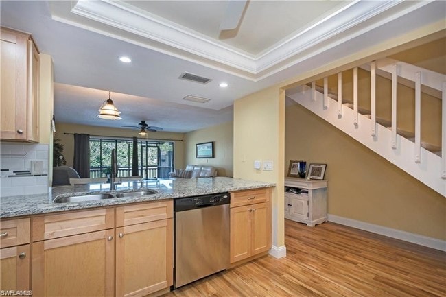 Building Photo - 811 Meadowland Dr