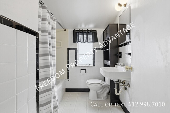 Foto del edificio - 3396 Columbia Dr