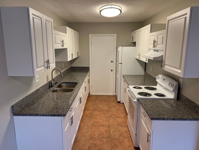 Interior Photo - 1280 Druid Road