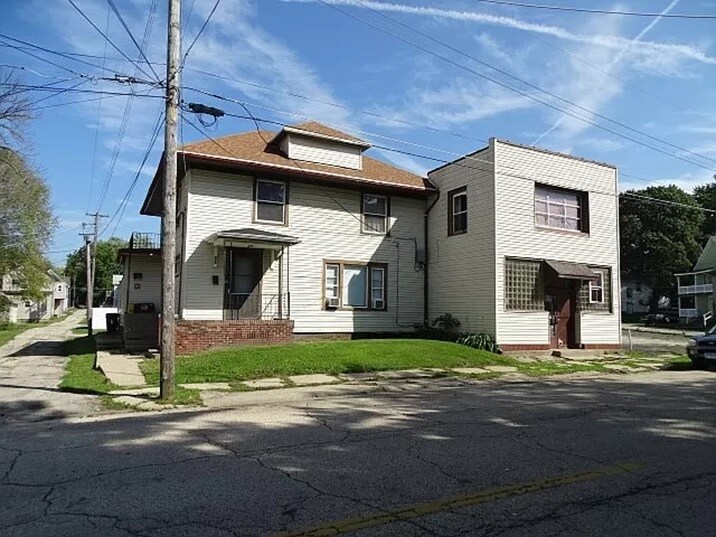 6 Unit Rental Building - 415 S Van Buren Ave
