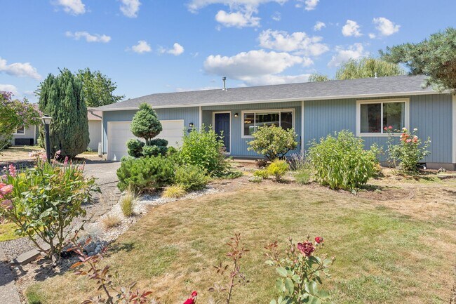 Building Photo - $500 gift card with lease by 9/10/25. Wate...
