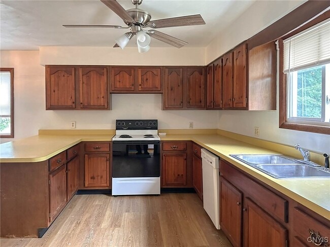 Building Photo - 821 Floyd Ave