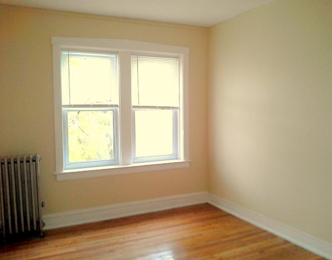 Photo - 4022 W Melrose St Apartment