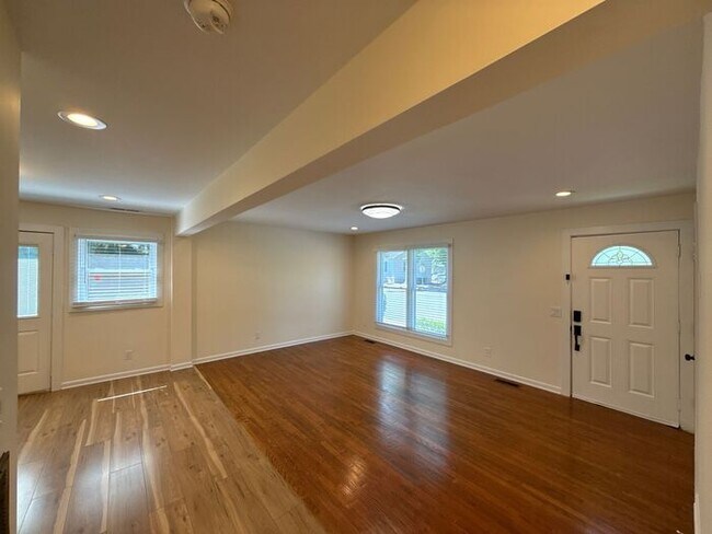 Foto del edificio - T.R. Lawing Realty Property