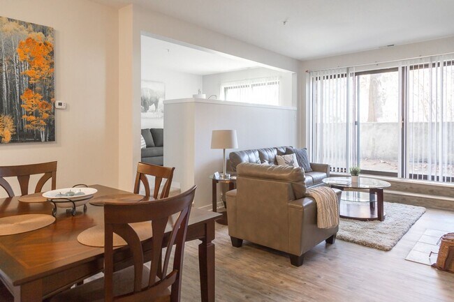 Foto del edificio - Condo in  Downtown Boulder Furnished One bedroom with Den and large Patio looking out to Flatirons