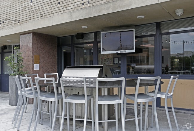 Foto del edificio - Saratoga Apartments