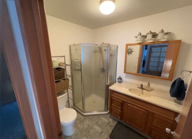 Building Photo - Century 21 Gold Rush- 4bedroom 2.5bath- 38...