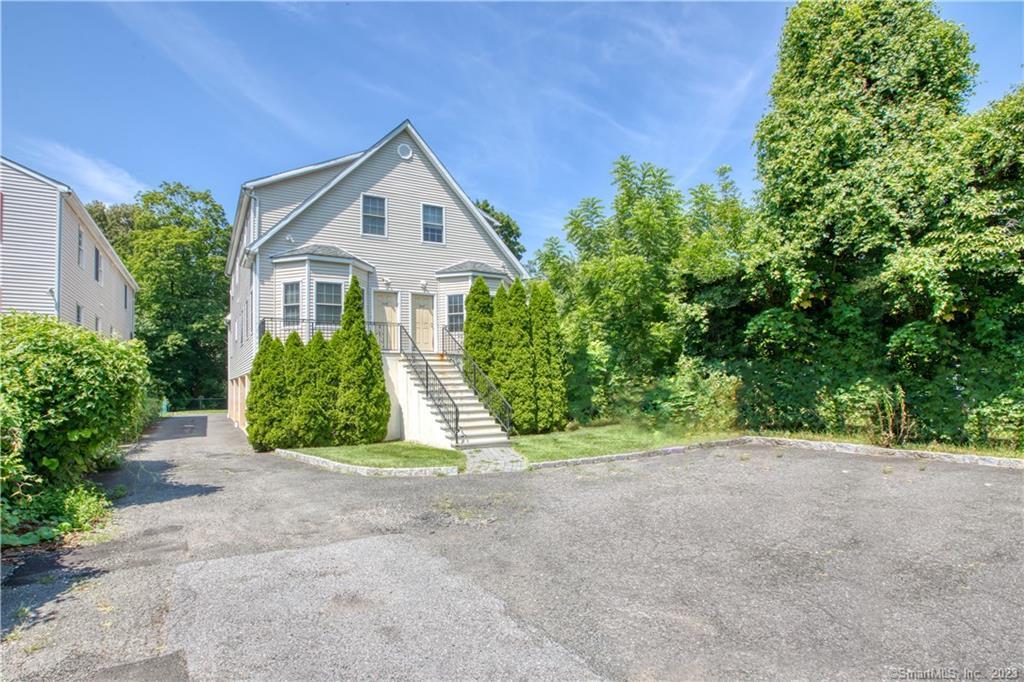 Front - 22 Hollow Wood Ln