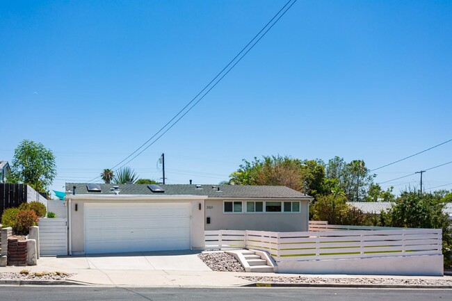 Building Photo - Contemporary Birdland Residence