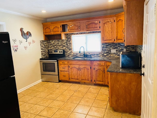 Foto del edificio - 2632 E 9th St