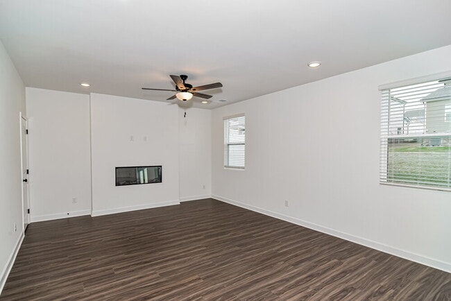 Building Photo - 249 W Millbrook Dr