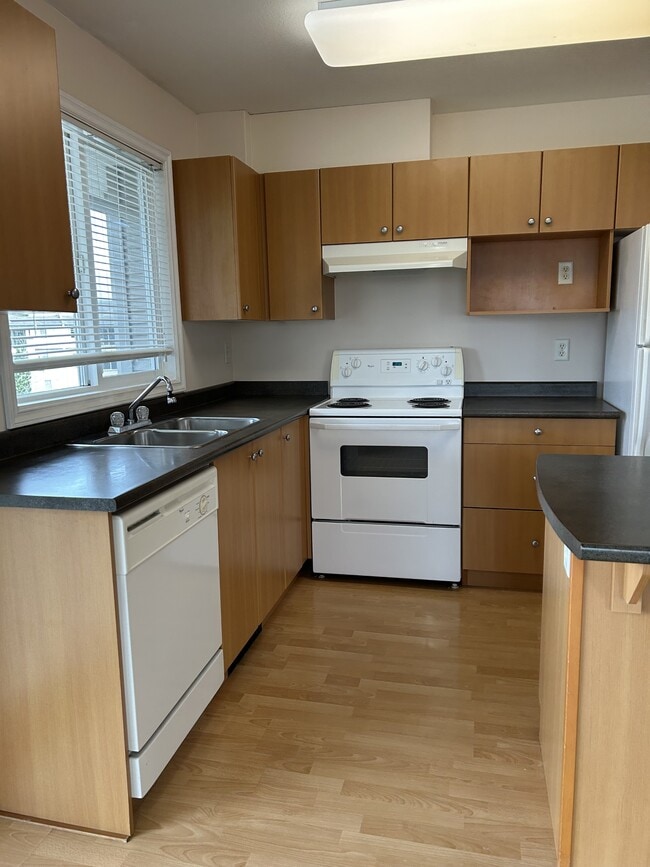 Building Photo - 7516-7516 Topaz Dr