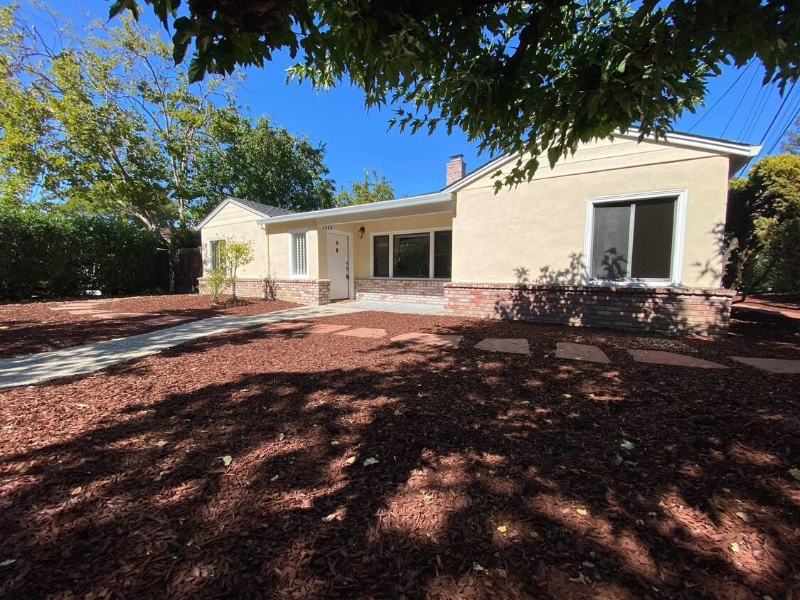 Primary Photo - Spacious West Menlo Park Home for Rent