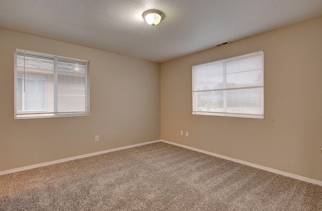 Foto del edificio - WOODLAND 3 BEDROOM, 3 BATH BEAUTY!