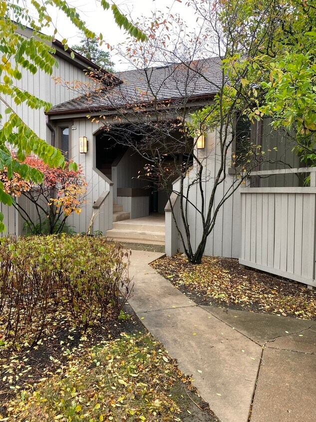 Foto principal - 1290 Oak Hill Rd