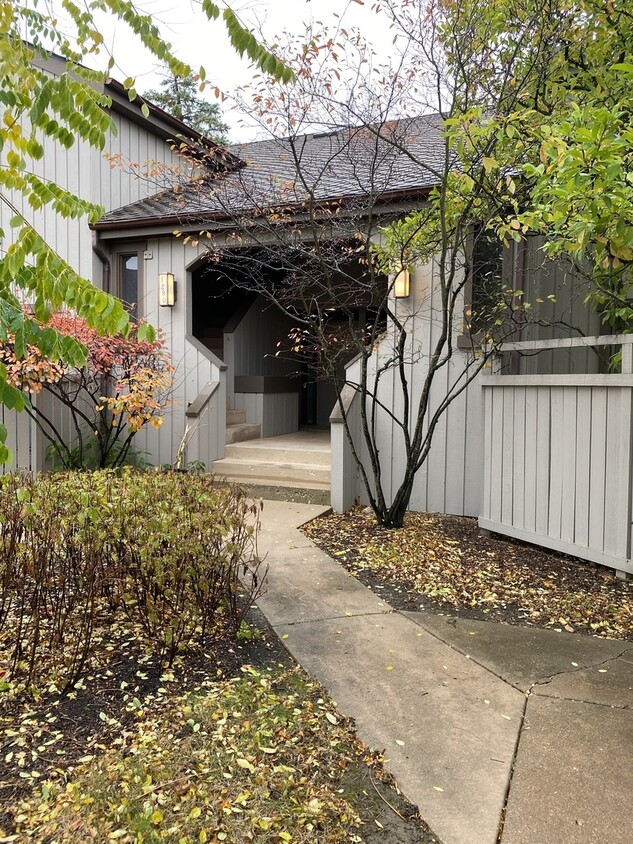 Primary Photo - 1290 Oak Hill Rd