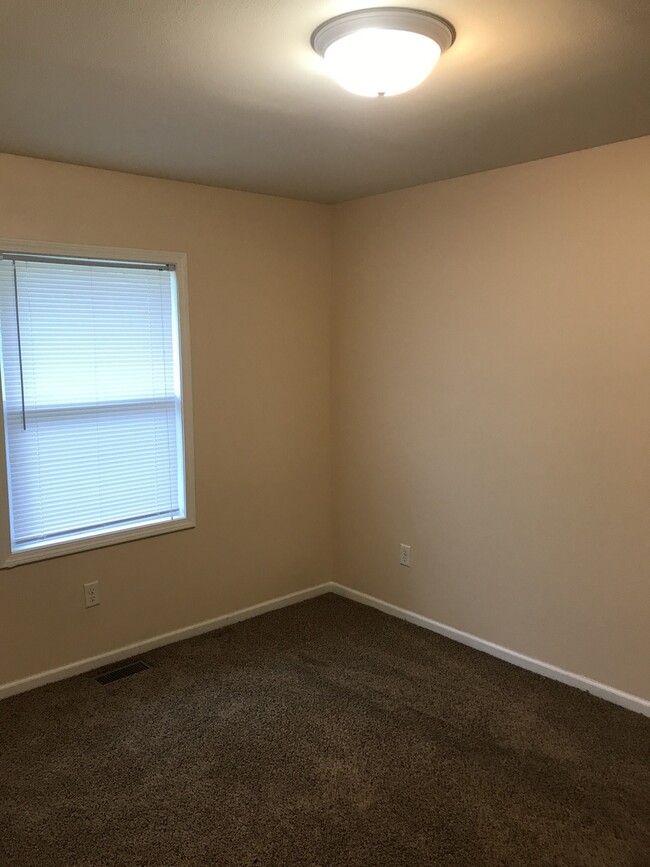 Building Photo - South Side Duplex