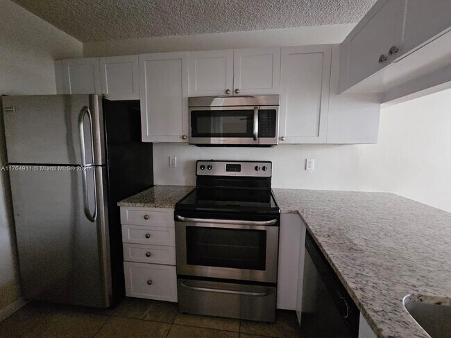 Photo - 22203 Glenmoor Dr Apartment