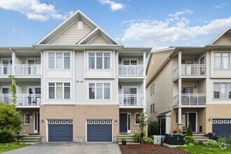 Building Photo - 506 Barholm Private