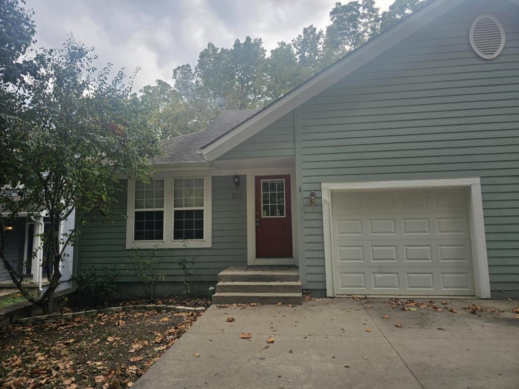 Primary Photo - 227 Elm St