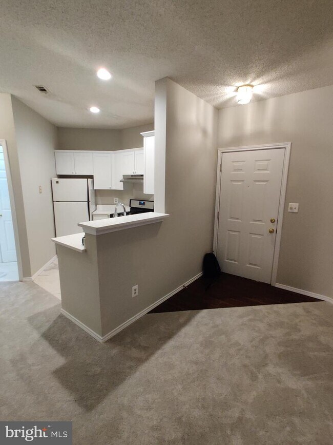 Building Photo - 13058 Autumn Woods Way