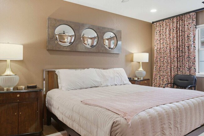 Foto del edificio - 1405 Camellia Dr