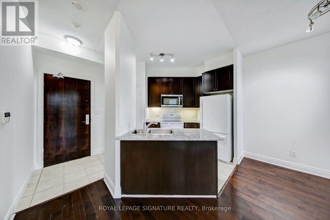 Building Photo - 25 Earlington Ave