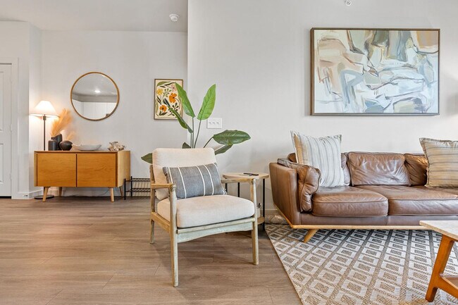 Foto del edificio - 5820 1/2 Cameron Rd