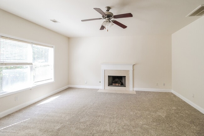 Foto del edificio - 3951 Lucas Ln