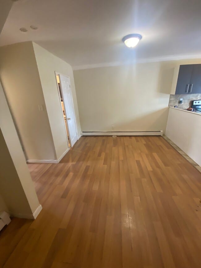 Building Photo - 158 Alexander St