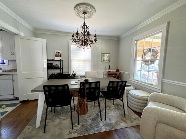 Building Photo - Charming Midwood Bungalow