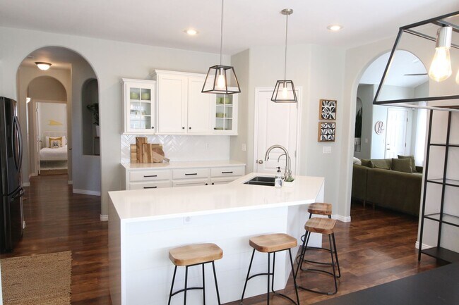 Building Photo - Lovely Home For Rent In Lehi, UT