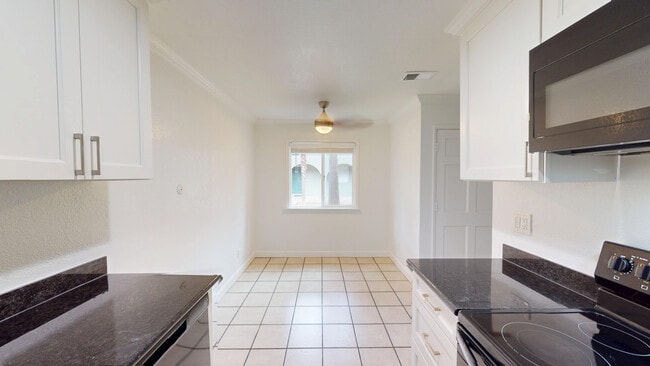 Building Photo - 18185 Happy Ln