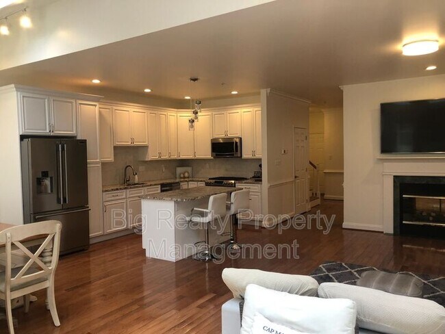 Building Photo - 141 Meadow View Ln