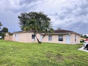 Building Photo - 4865 SW 65th Way