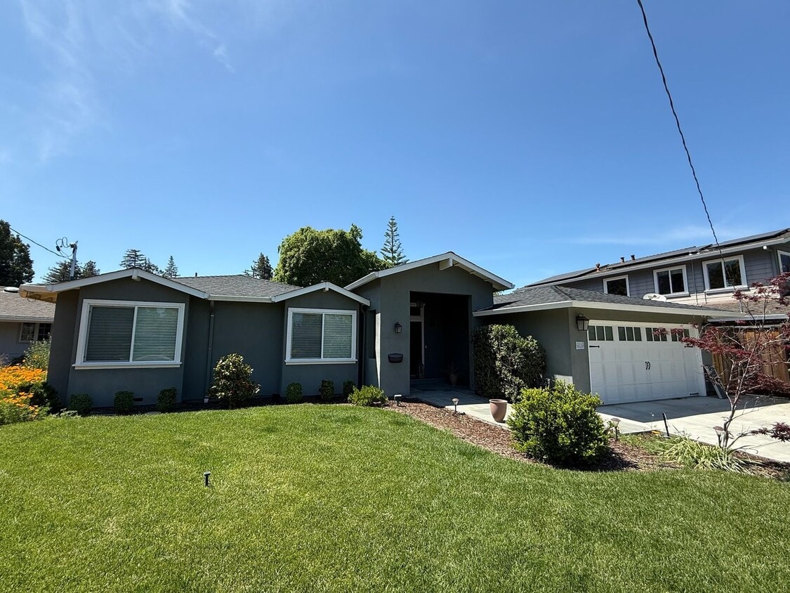 Primary Photo - Beautiful 3 Bed 2.5 Bath Home in the Prune...