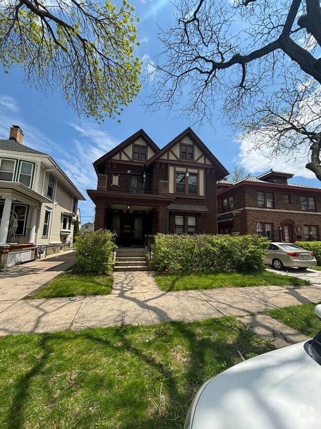 Building Photo - 1013 College Ave