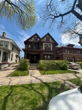 Building Photo - 1013 College Ave