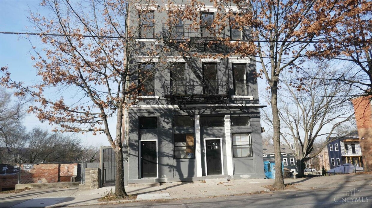 Primary Photo - 2455 W McMicken Ave