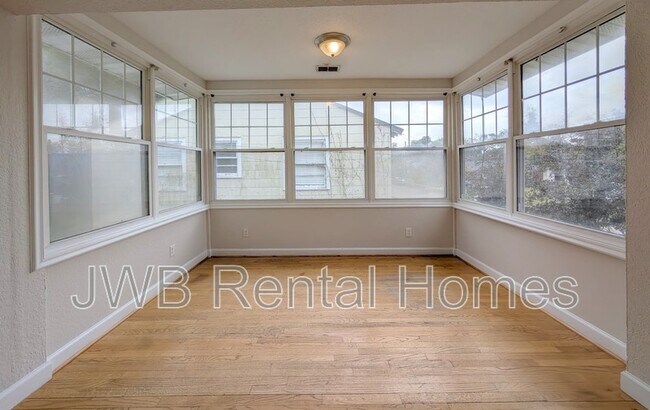 Foto del edificio - 1377 Ingleside Ave