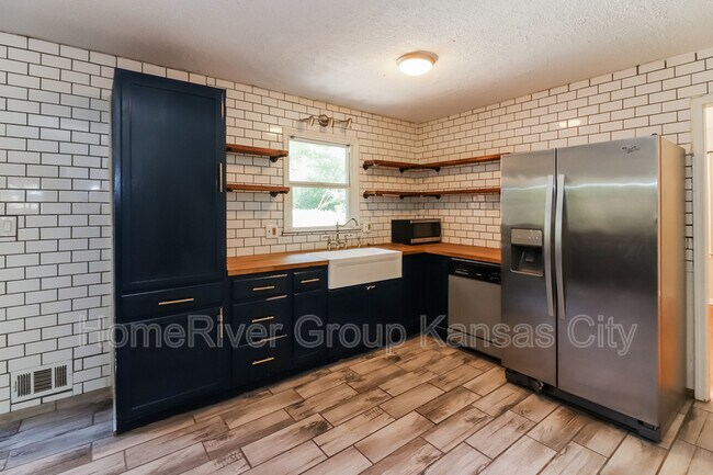 Foto del edificio - 13021 Corrington Ave