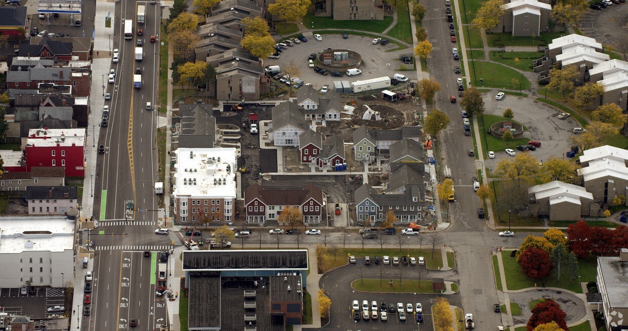 Primary Photo - Shoreline Apartments