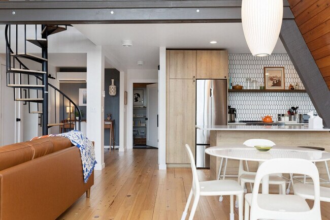 Foto del edificio - 3711 S Shorewood Ave
