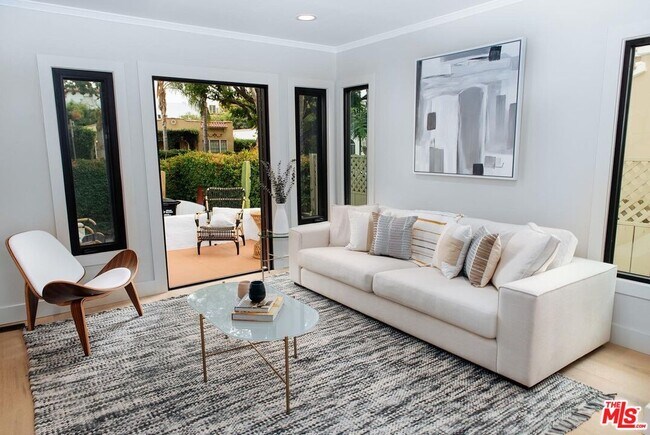 Foto del edificio - 1039 Havenhurst Dr