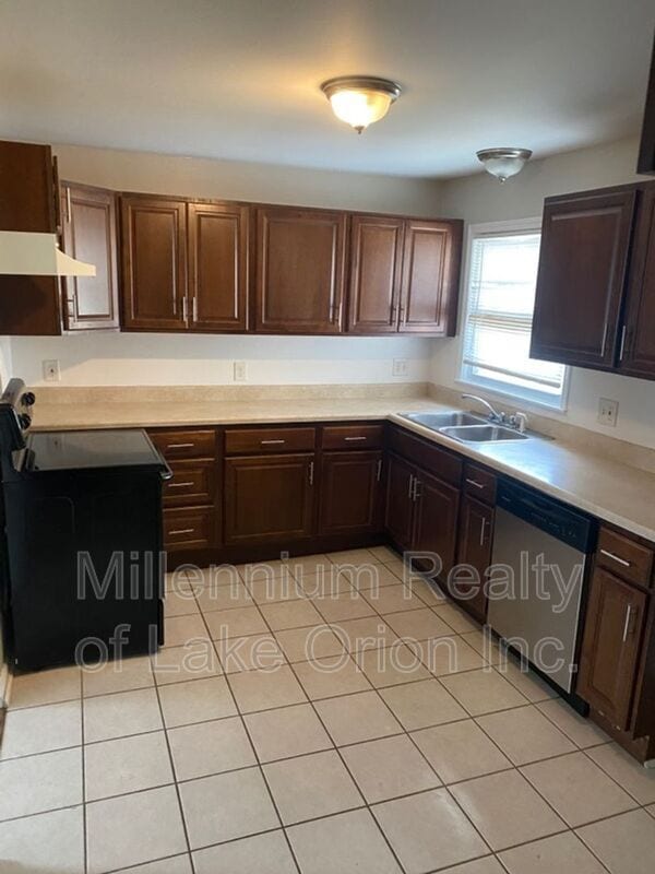 Building Photo - 46 W Strathmore Ave