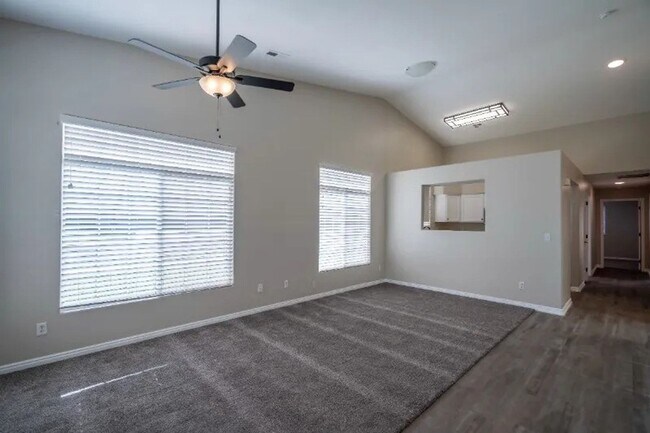 Foto del edificio - Cozy 3 Bedroom Home. Dog Friendly!